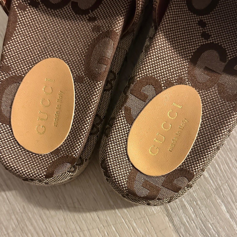 Gucci Beige Monogram Platform Slides - Picture 4 of 4